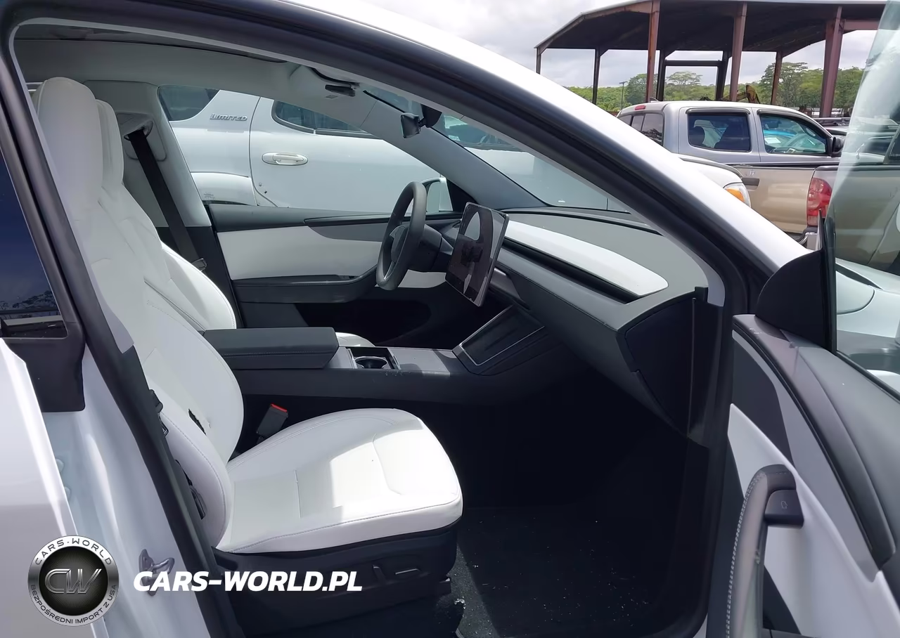2026 Tesla Model Y VIN:7SAYGDEE3TF520244 - 5