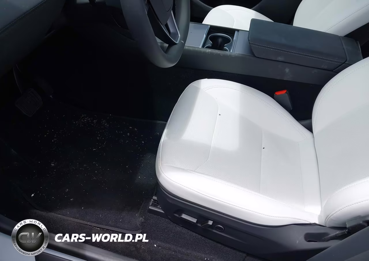2026 Tesla Model Y VIN:7SAYGDEE3TF520244 - 6