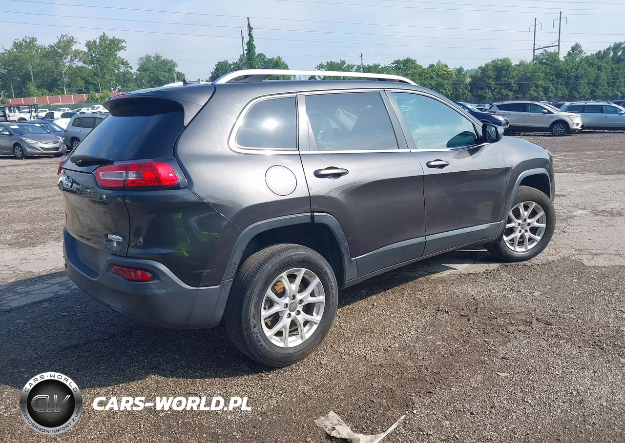 2014 Jeep Cherokee Latitude VIN:1C4PJMCB9EW240734 - 4