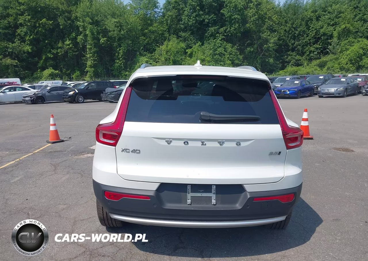 2025 Volvo Xc40 B5 Core Bright Theme VIN:YV4L12UJ0S2495863 - 16
