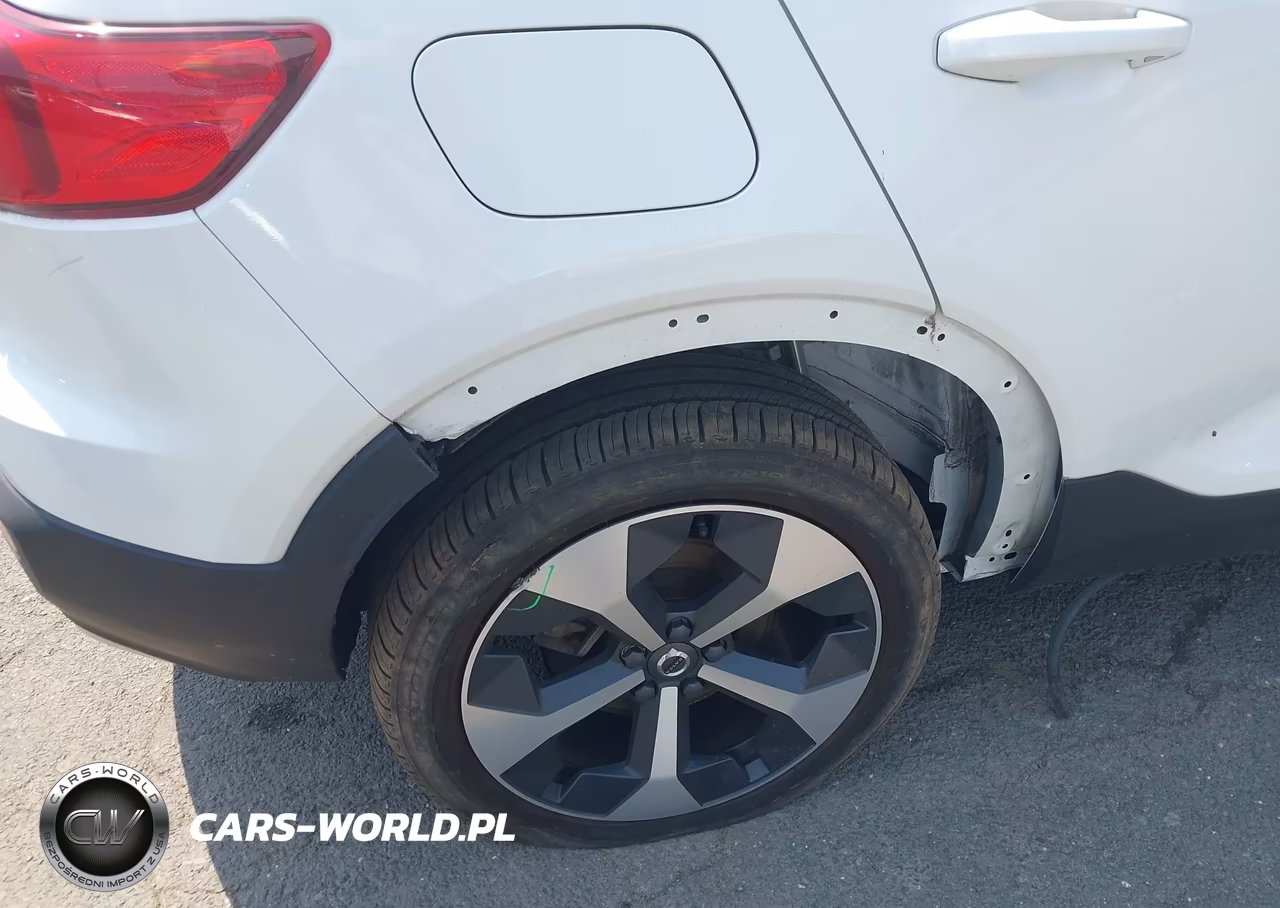 2025 Volvo Xc40 B5 Core Bright Theme VIN:YV4L12UJ0S2495863 - 17