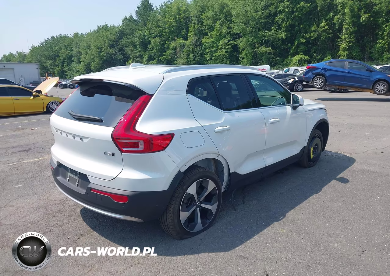 2025 Volvo Xc40 B5 Core Bright Theme VIN:YV4L12UJ0S2495863 - 4