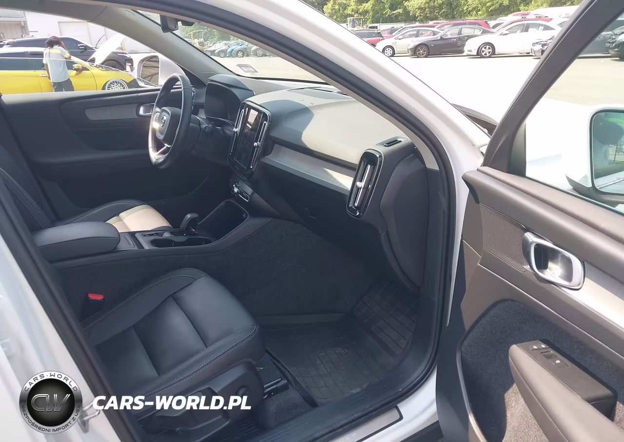 2025 Volvo Xc40 B5 Core Bright Theme VIN:YV4L12UJ0S2495863 - 5