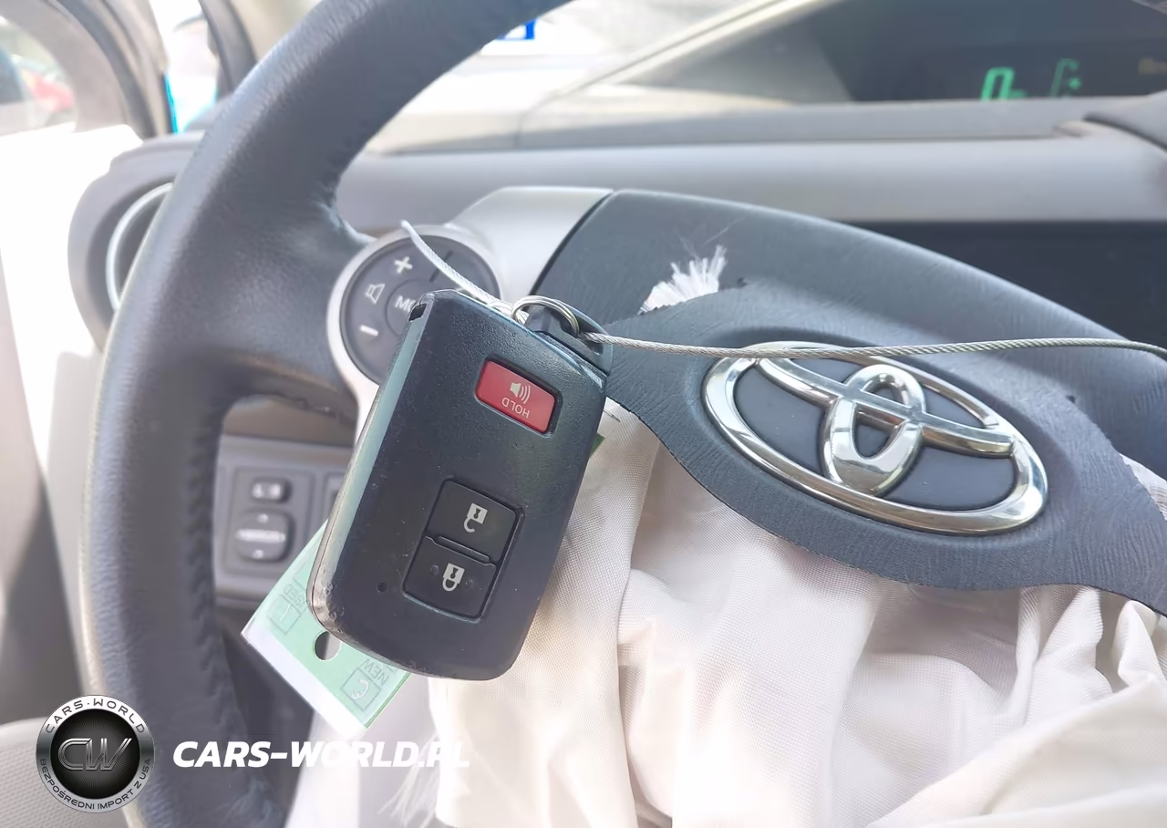 2013 Toyota Prius C Four VIN:JTDKDTB3XD1539117 - 11