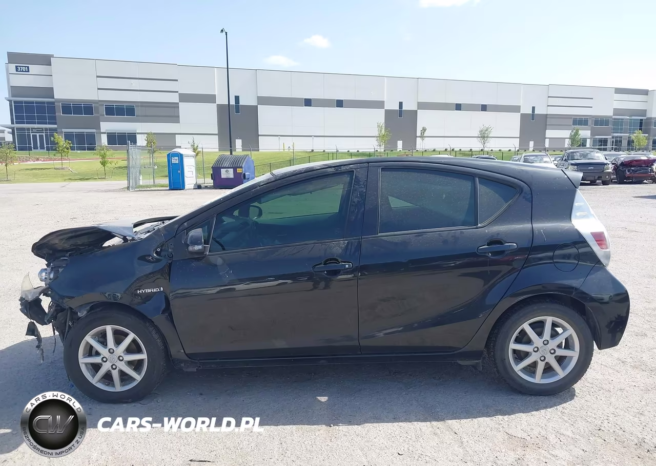 2013 Toyota Prius C Four VIN:JTDKDTB3XD1539117 - 15