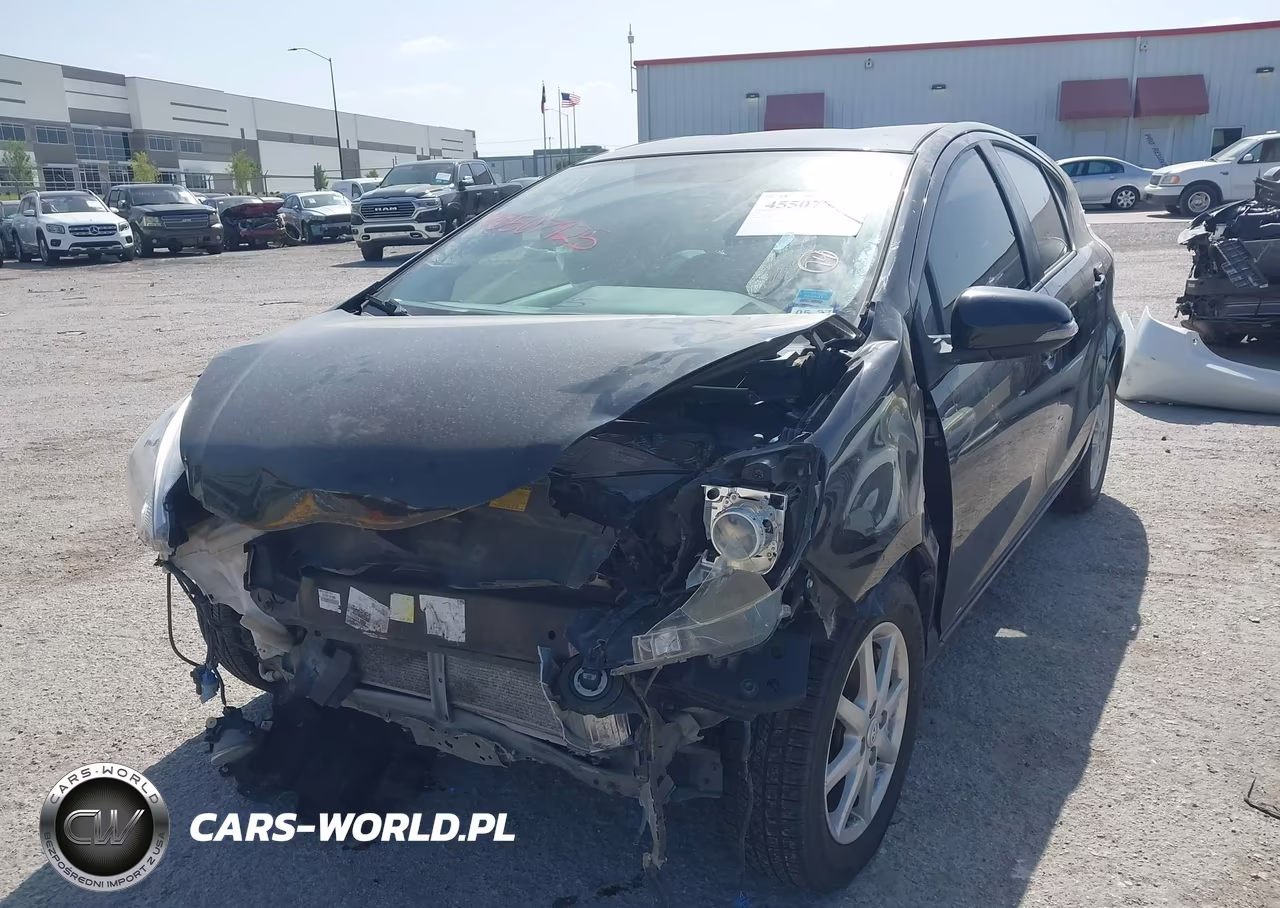 2013 Toyota Prius C Four VIN:JTDKDTB3XD1539117 - 2