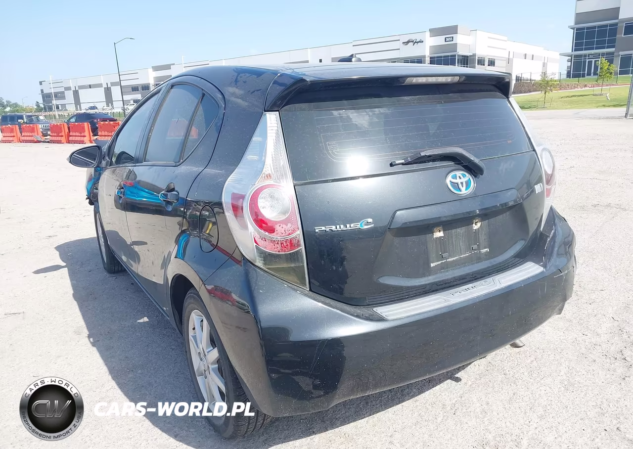 2013 Toyota Prius C Four VIN:JTDKDTB3XD1539117 - 3