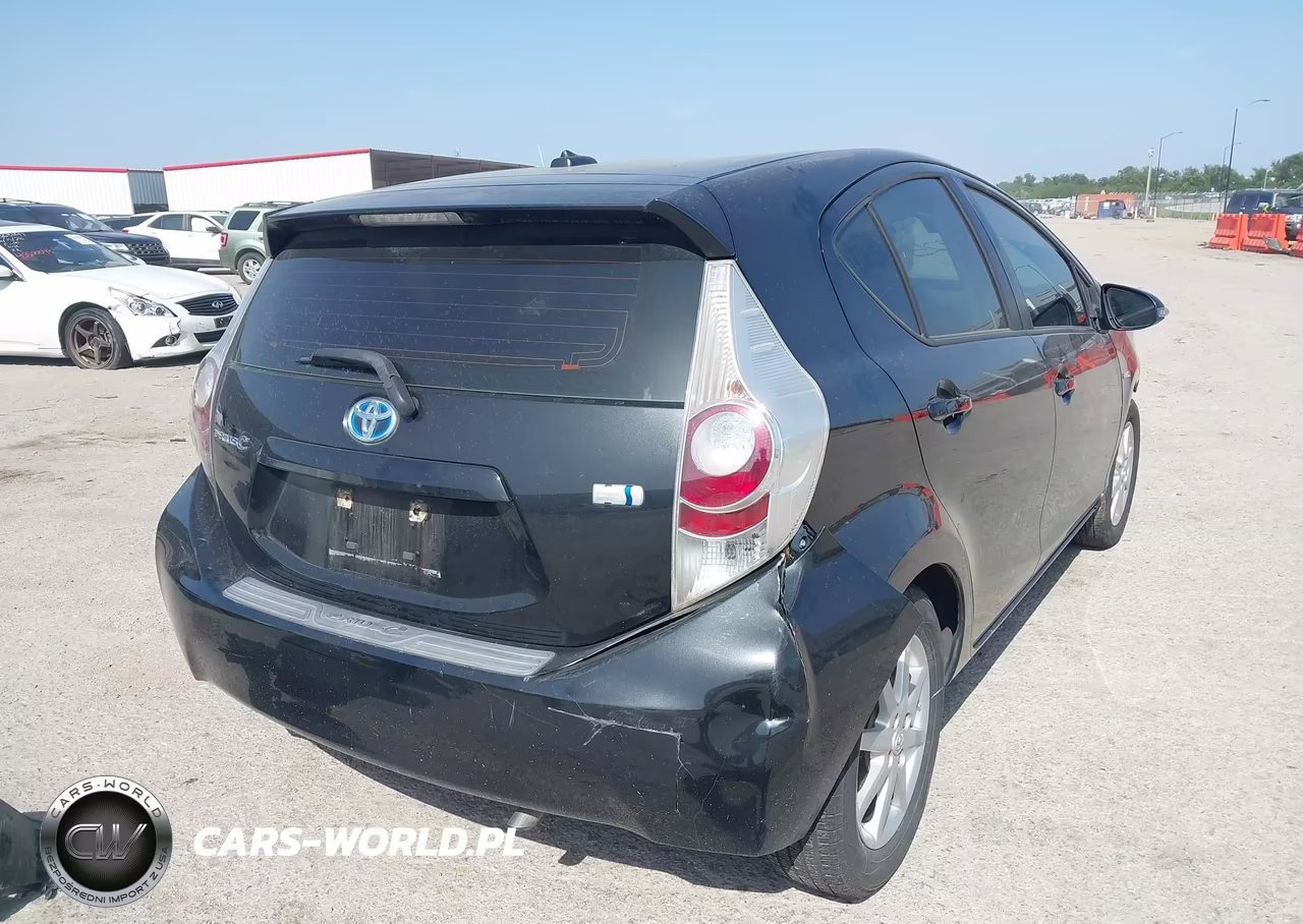 2013 Toyota Prius C Four VIN:JTDKDTB3XD1539117 - 4