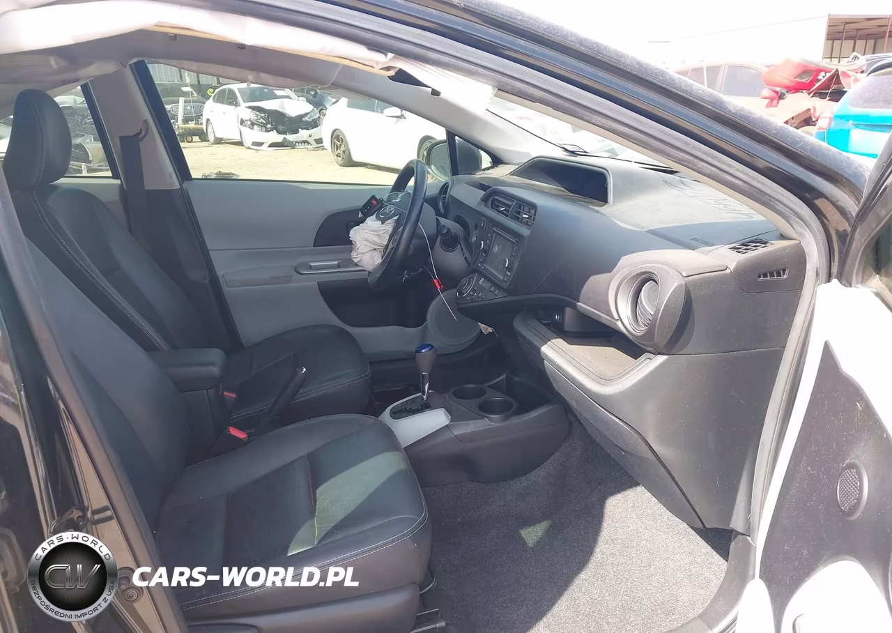 2013 Toyota Prius C Four VIN:JTDKDTB3XD1539117 - 5