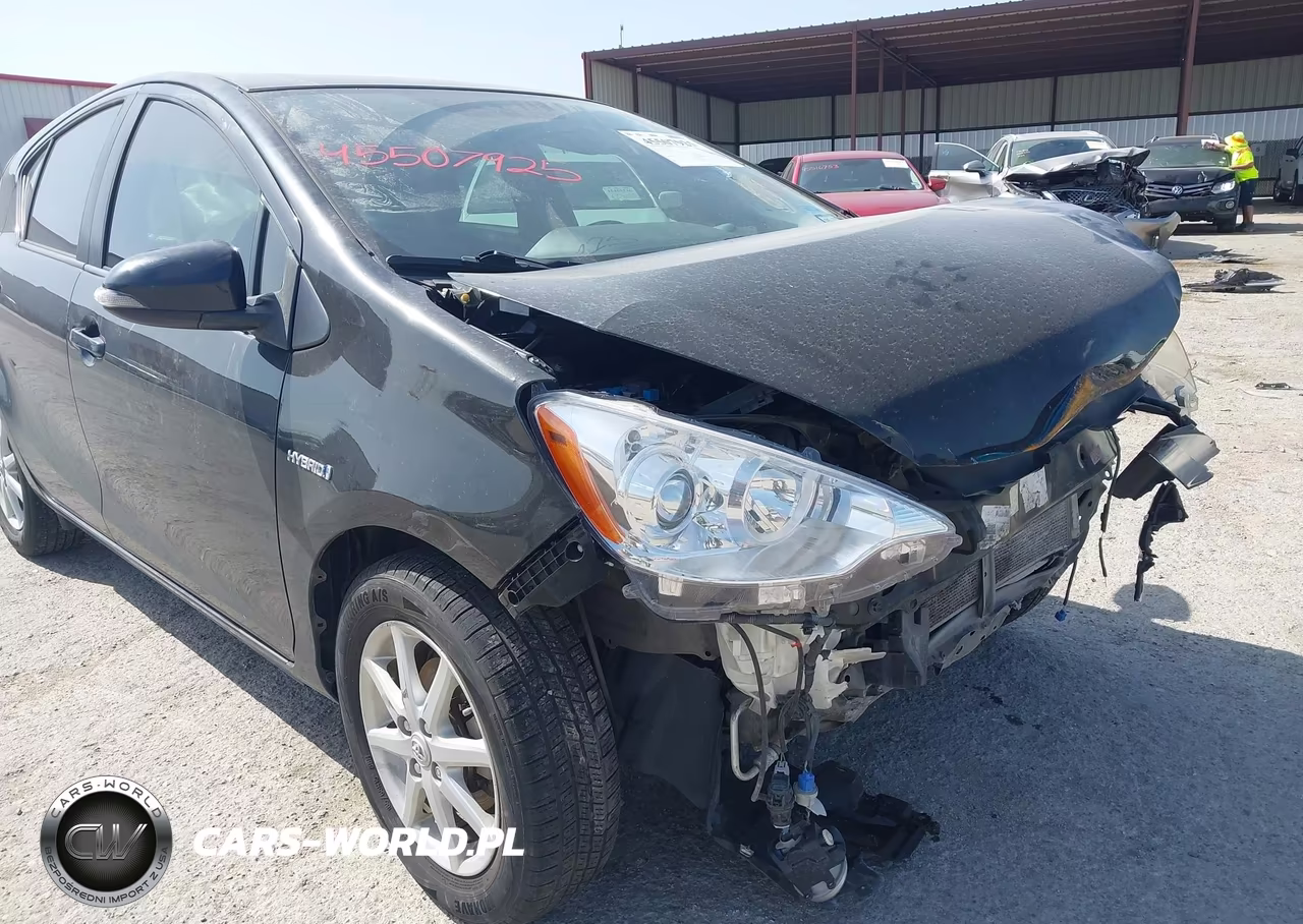 2013 Toyota Prius C Four VIN:JTDKDTB3XD1539117 - 6