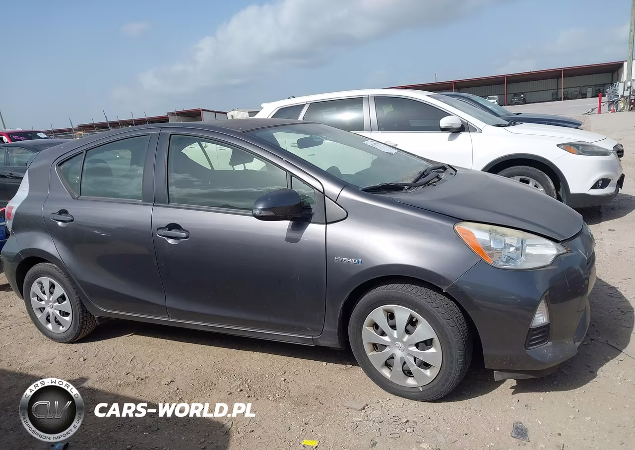 2014 Toyota Prius C Two VIN:JTDKDTB3XE1083024 - 13