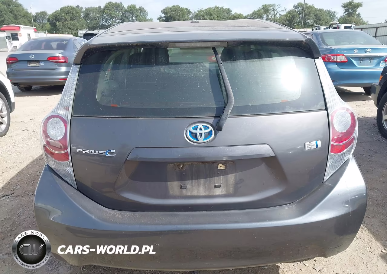 2014 Toyota Prius C Two VIN:JTDKDTB3XE1083024 - 16