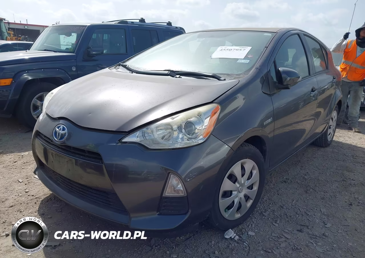 2014 Toyota Prius C Two VIN:JTDKDTB3XE1083024 - 2