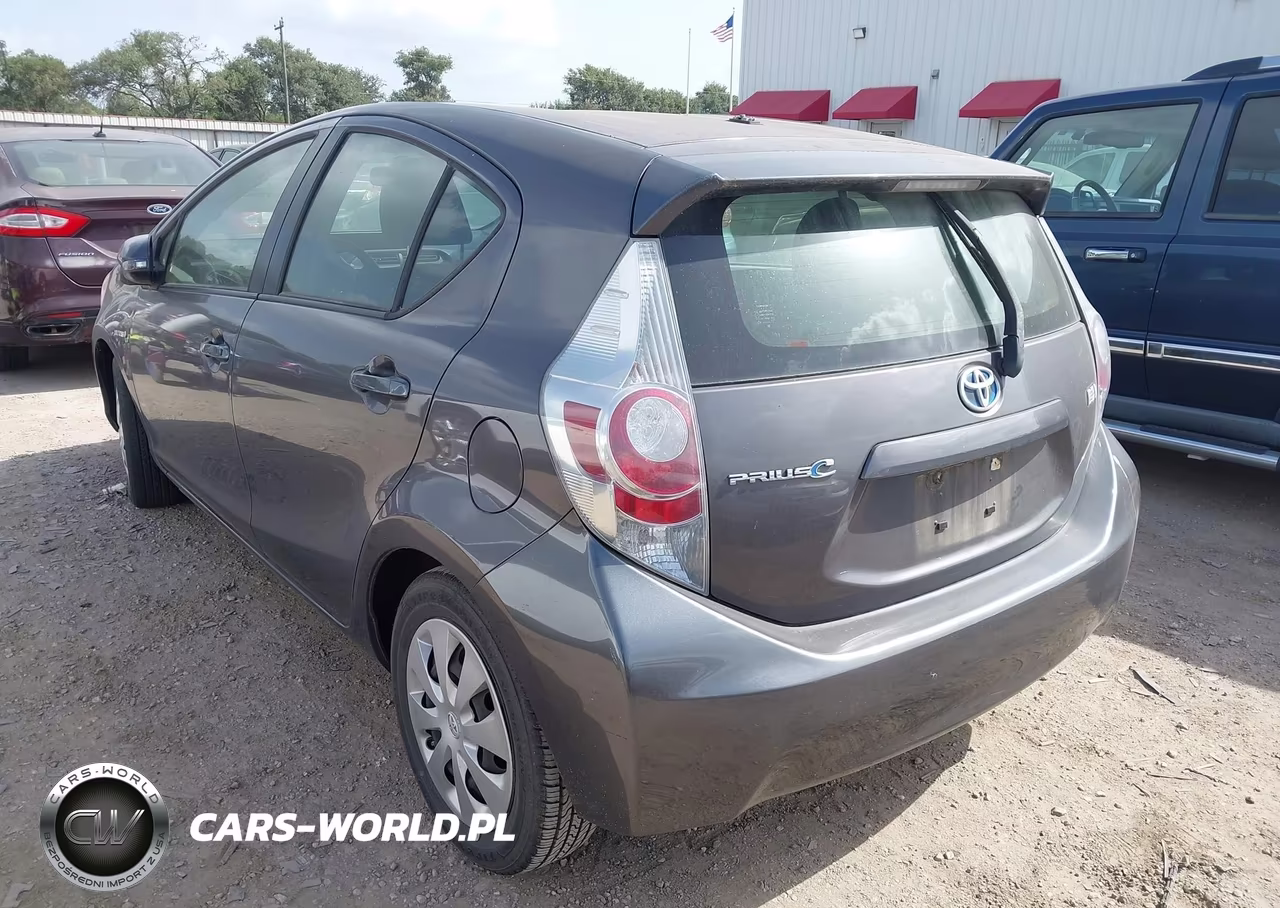 2014 Toyota Prius C Two VIN:JTDKDTB3XE1083024 - 3