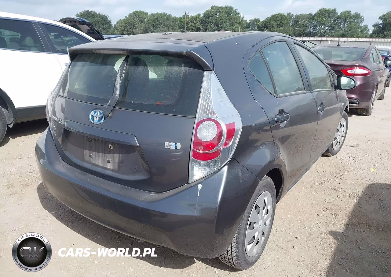 2014 Toyota Prius C Two VIN:JTDKDTB3XE1083024 - 4