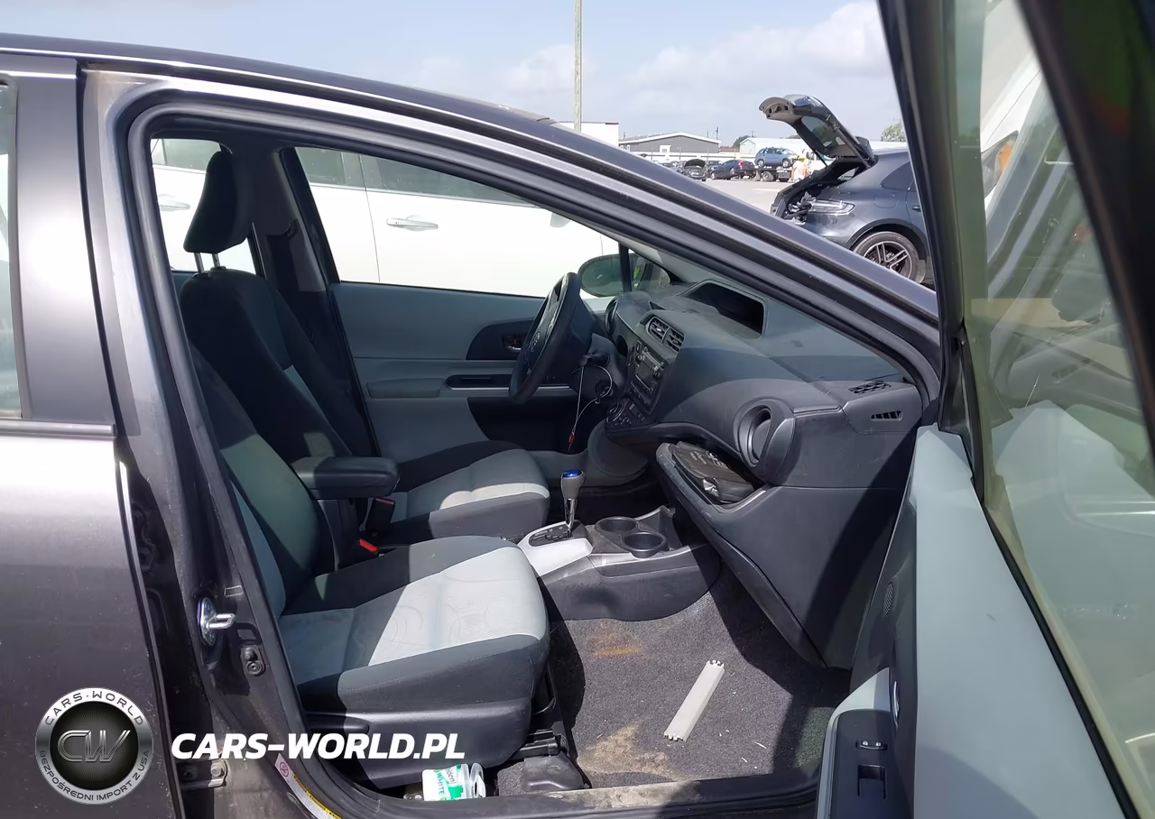 2014 Toyota Prius C Two VIN:JTDKDTB3XE1083024 - 5