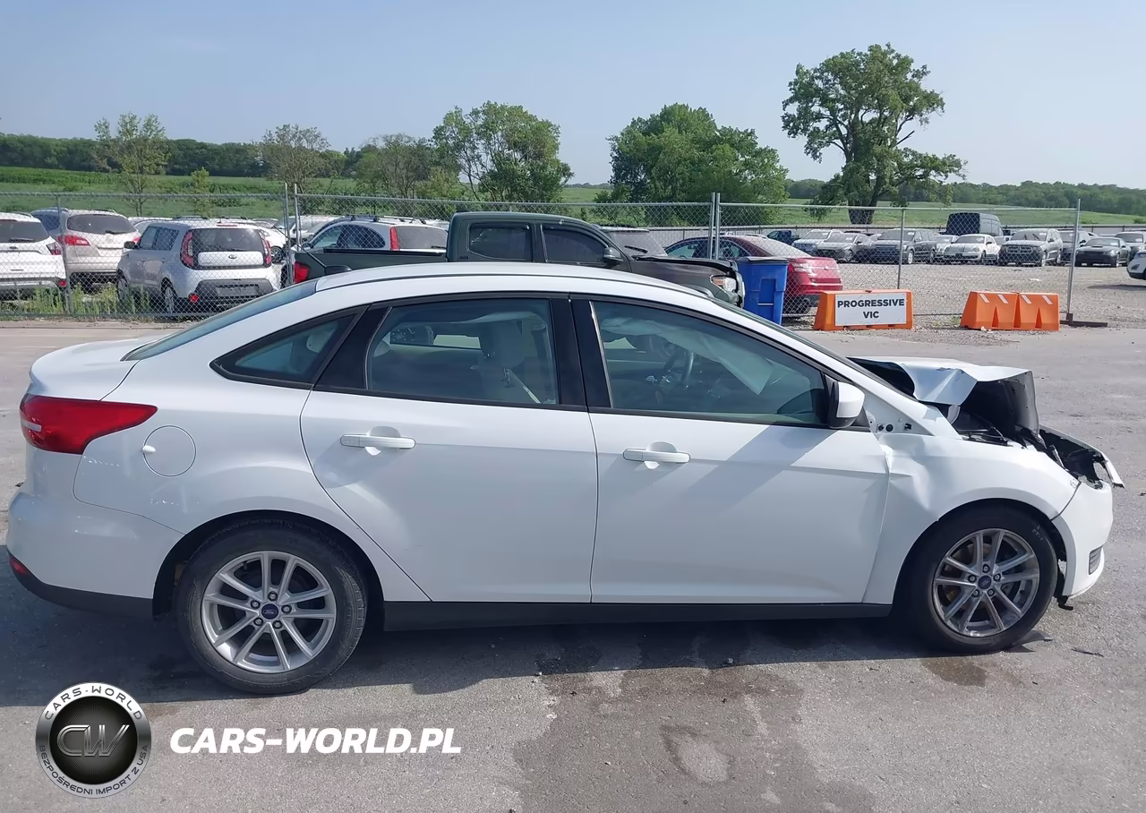 2018 Ford Focus Se VIN:1FADP3F20JL234233 - 13