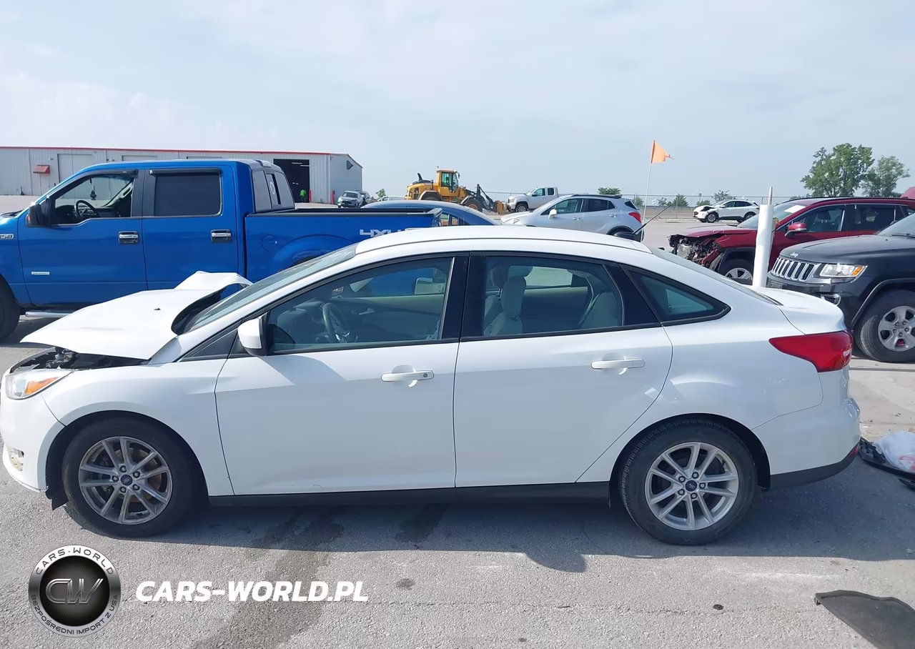 2018 Ford Focus Se VIN:1FADP3F20JL234233 - 14