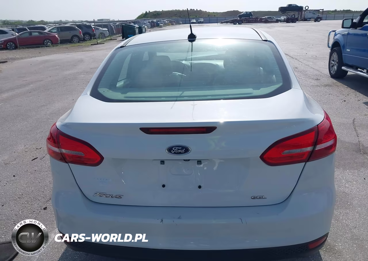 2018 Ford Focus Se VIN:1FADP3F20JL234233 - 16