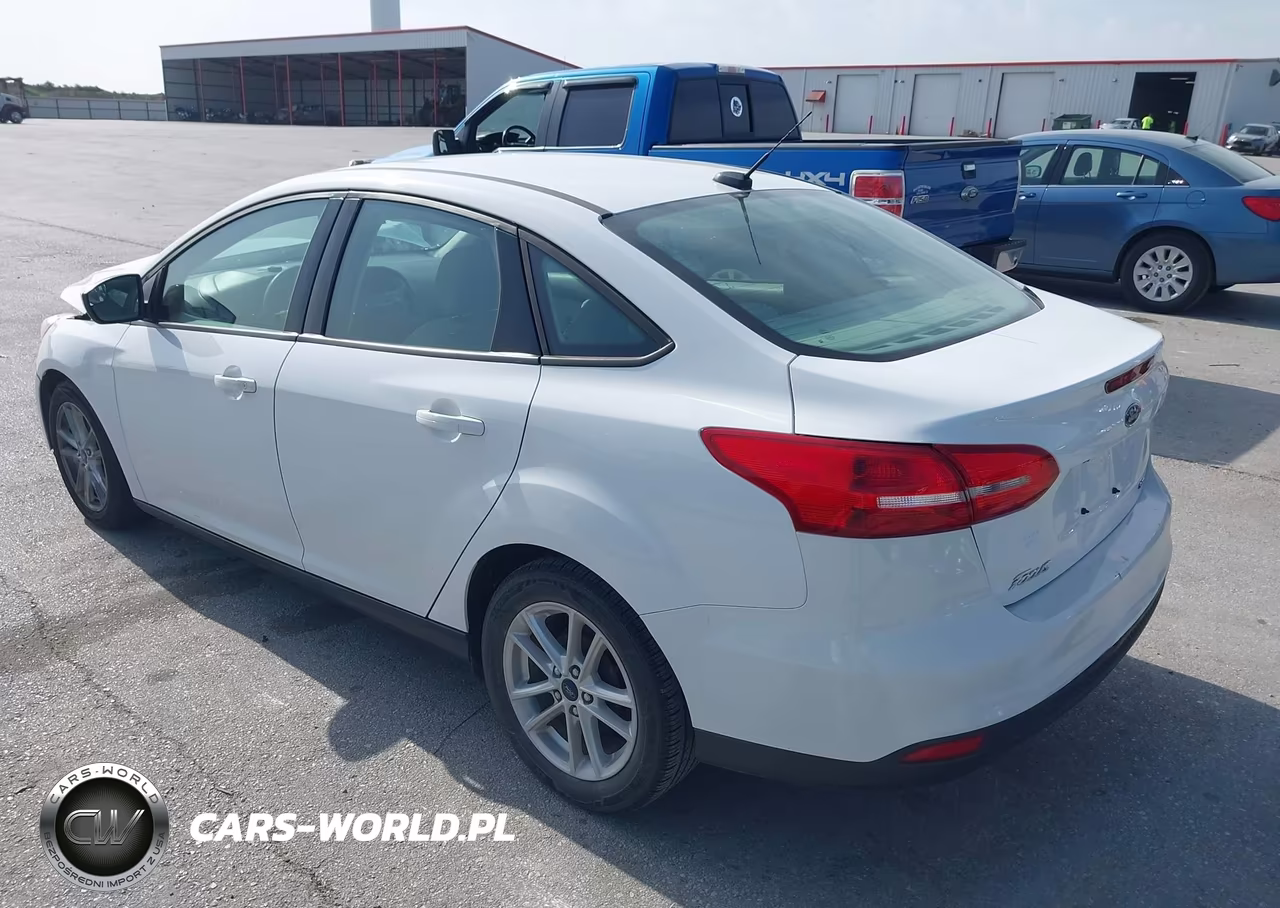 2018 Ford Focus Se VIN:1FADP3F20JL234233 - 3