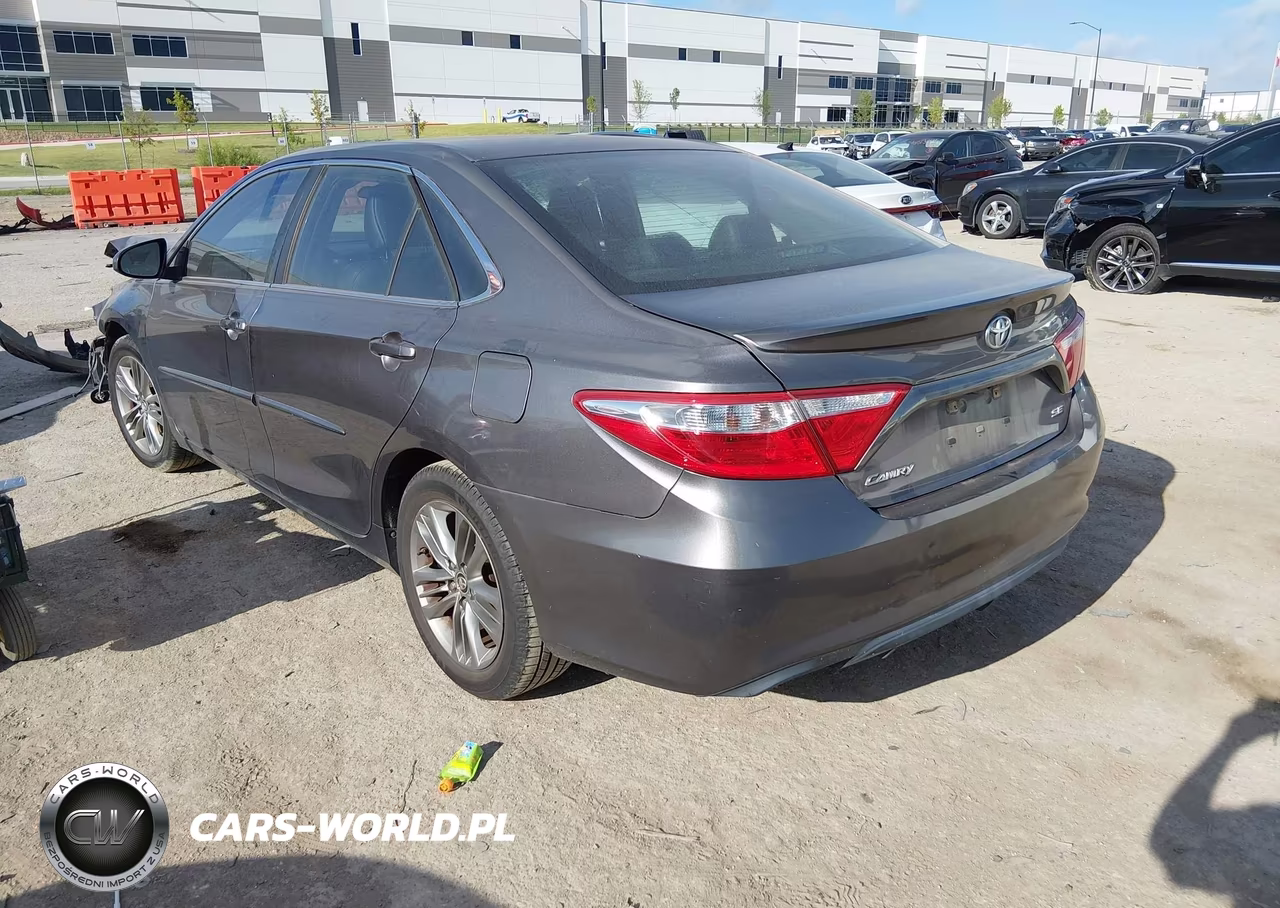 2016 Toyota Camry Se VIN:4T1BF1FK8GU165444 - 3