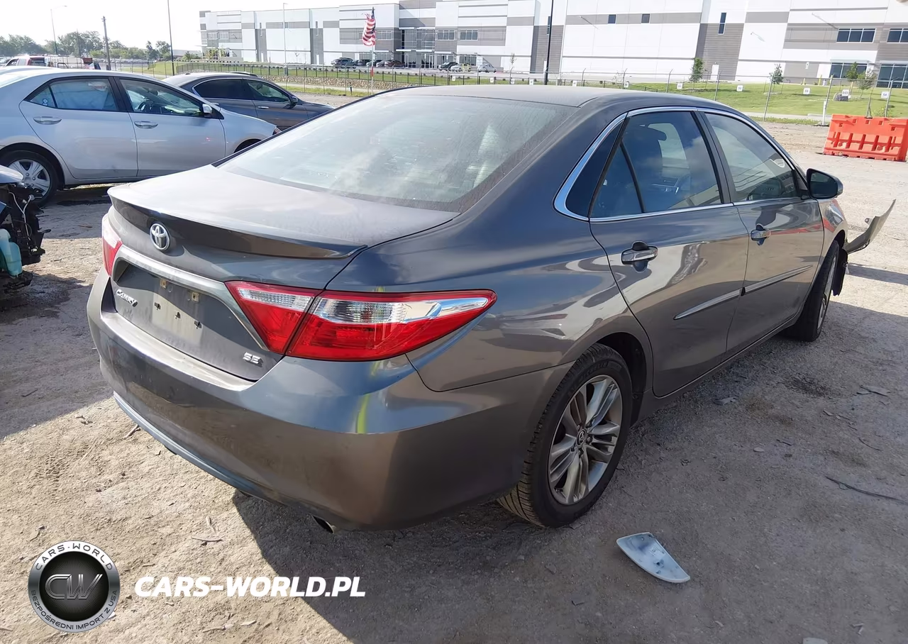 2016 Toyota Camry Se VIN:4T1BF1FK8GU165444 - 4