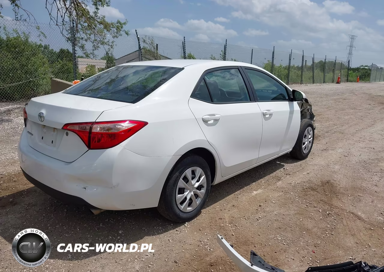 2018 Toyota Corolla L VIN:2T1BURHE0JC030365 - 4