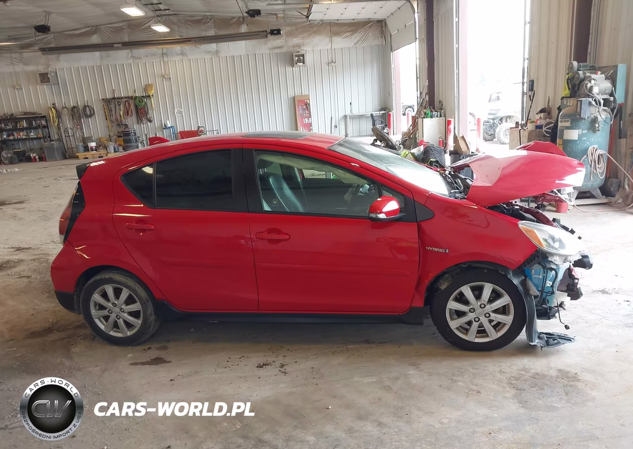 2017 Toyota Prius C Technology VIN:JTDKDTB34H1594765 - 13