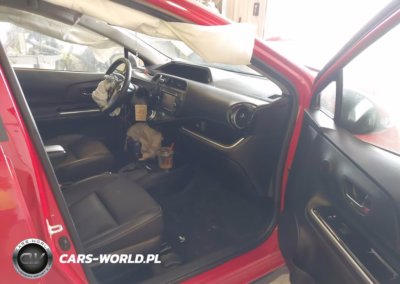 2017 Toyota Prius C Technology VIN:JTDKDTB34H1594765 - 5