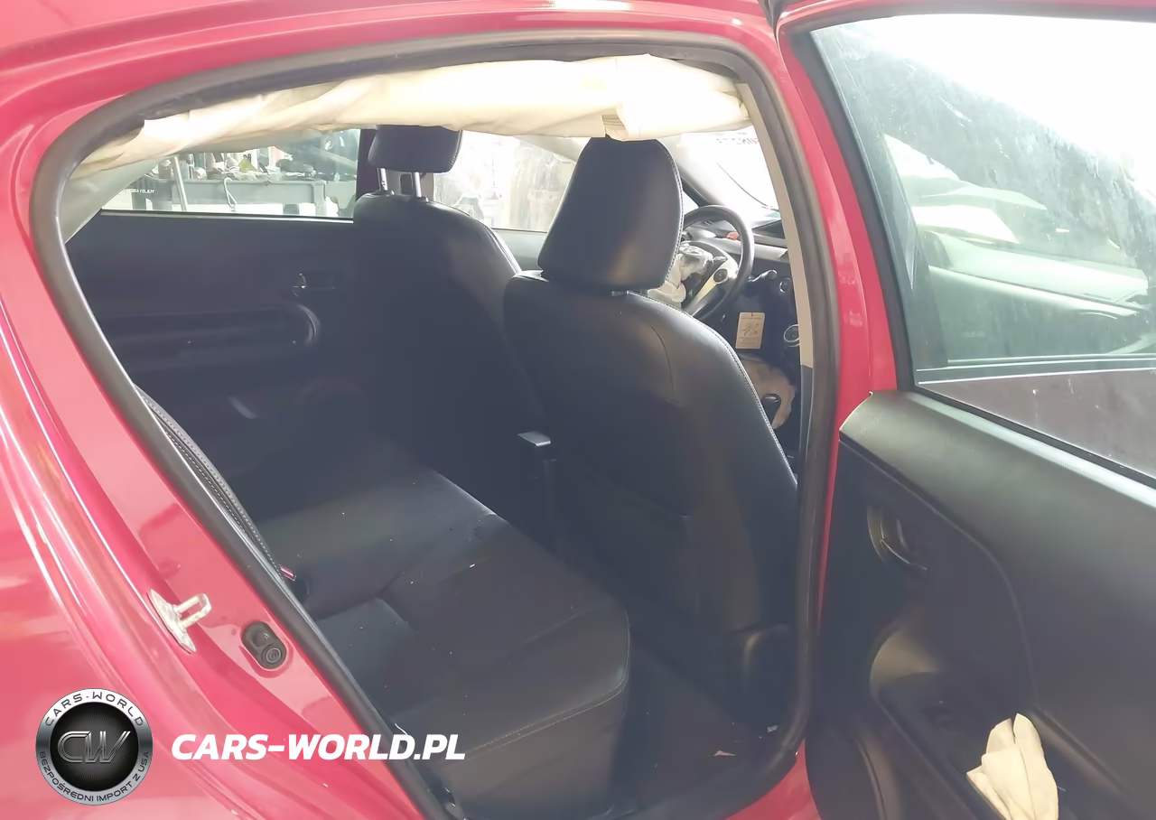 2017 Toyota Prius C Technology VIN:JTDKDTB34H1594765 - 8