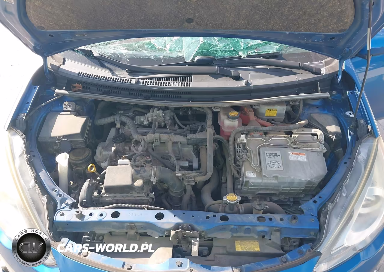 2015 Toyota Prius C Two VIN:JTDKDTB32F1578965 - 10