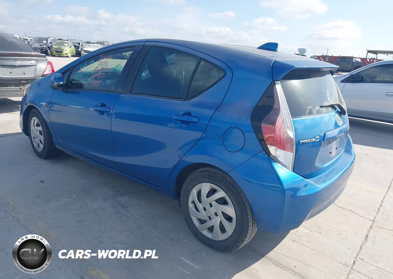 2015 Toyota Prius C Two VIN:JTDKDTB32F1578965 - 3