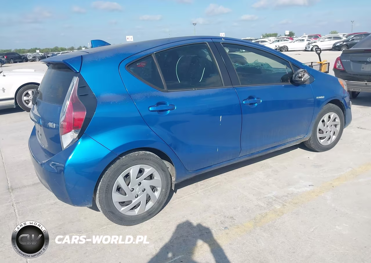 2015 Toyota Prius C Two VIN:JTDKDTB32F1578965 - 4