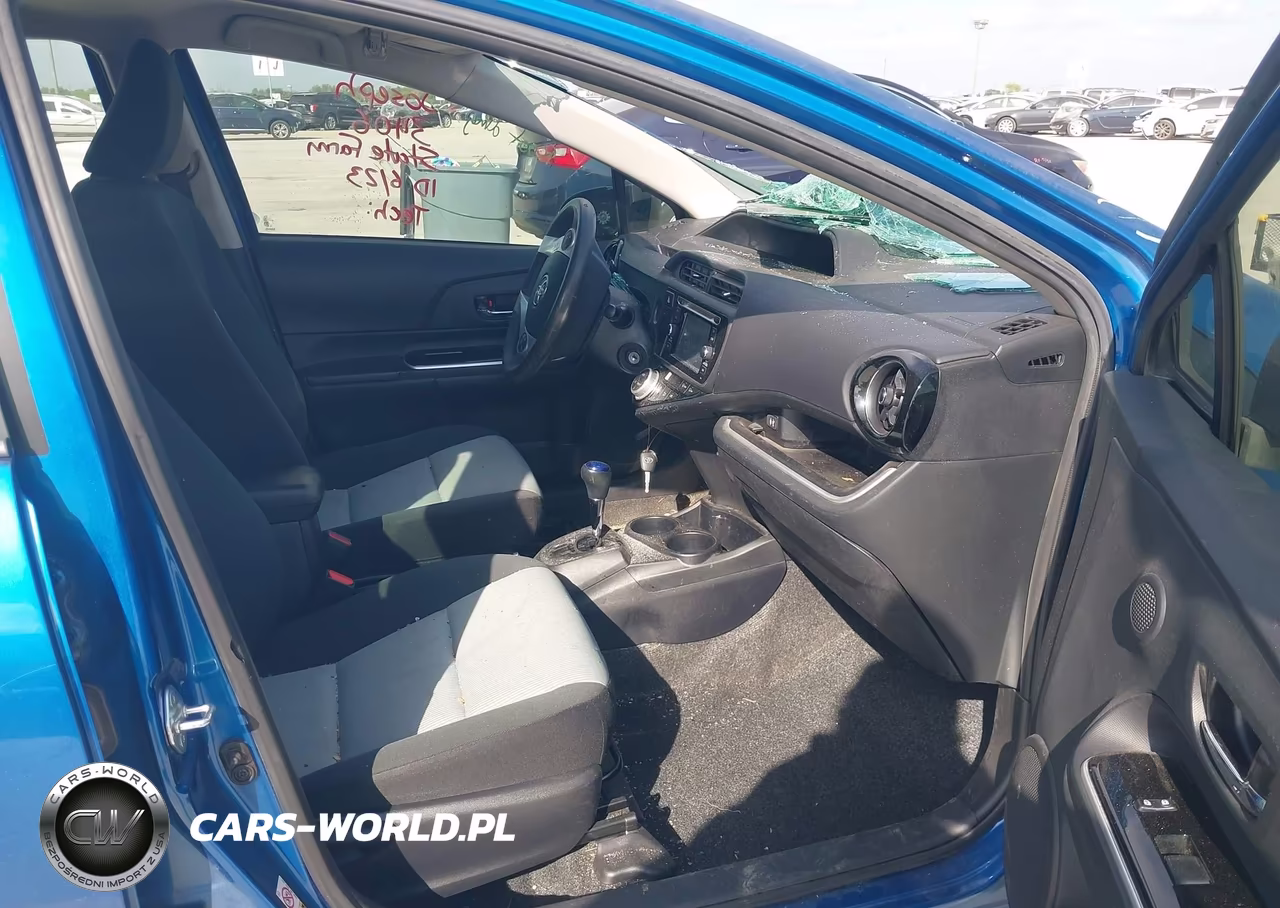 2015 Toyota Prius C Two VIN:JTDKDTB32F1578965 - 5