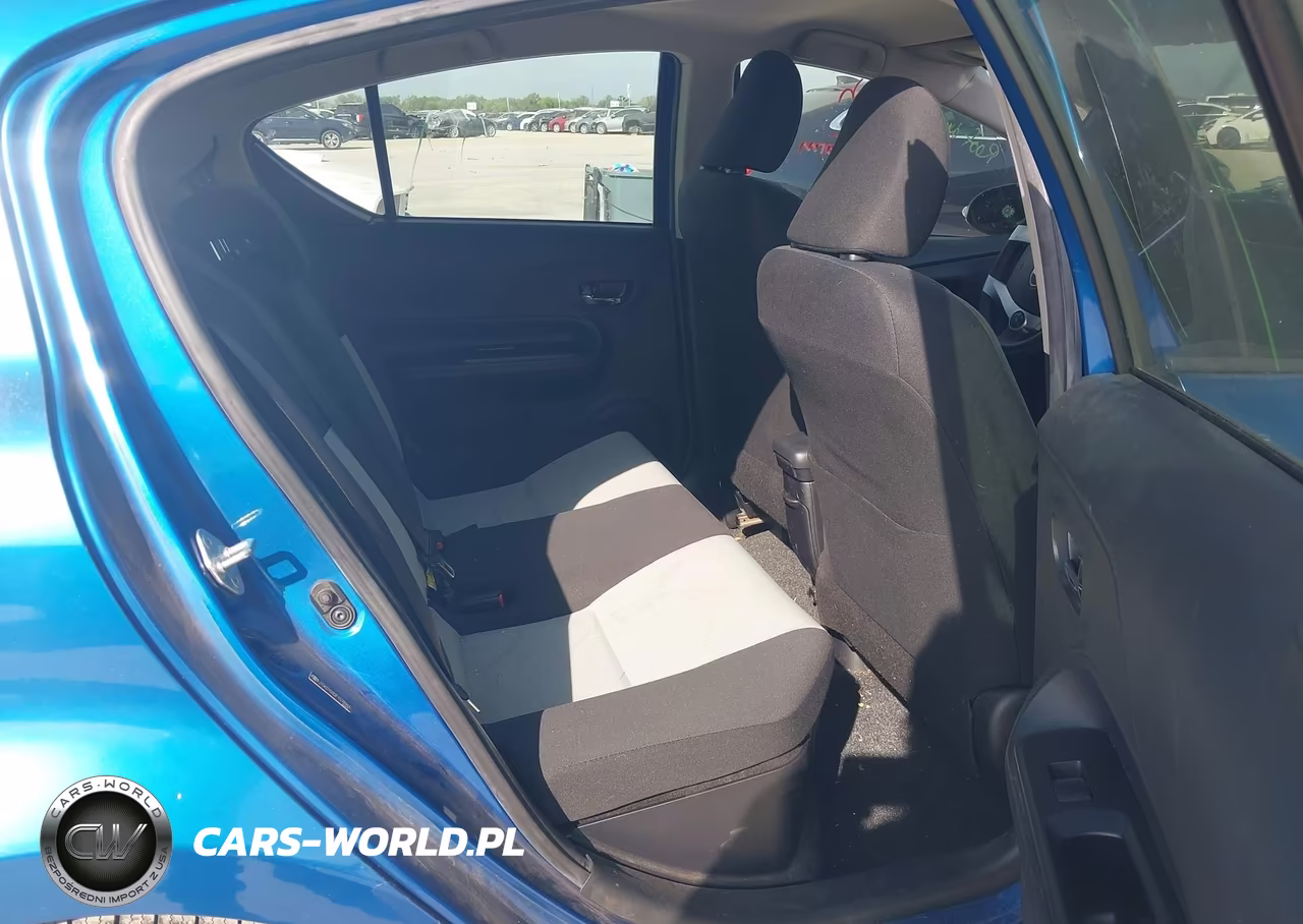 2015 Toyota Prius C Two VIN:JTDKDTB32F1578965 - 8