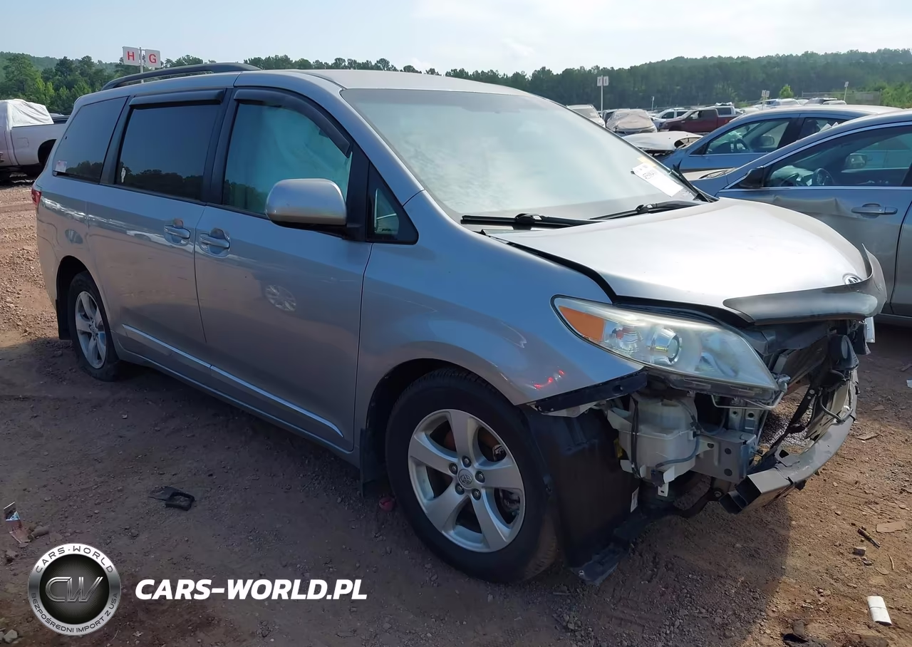 2015 Toyota Sienna Le 8 Passenger