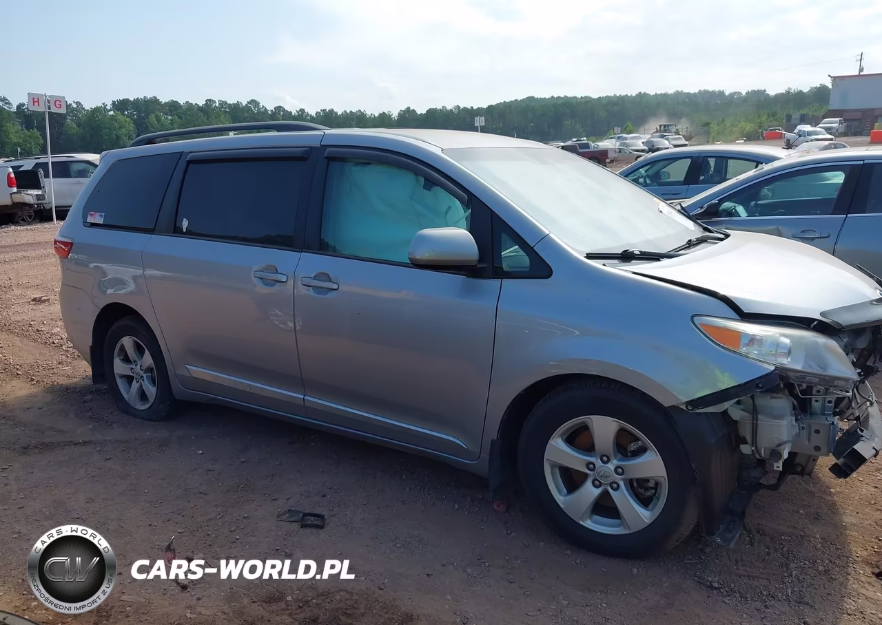 2015 Toyota Sienna Le 8 Passenger VIN:5TDKK3DC2FS557281 - 14