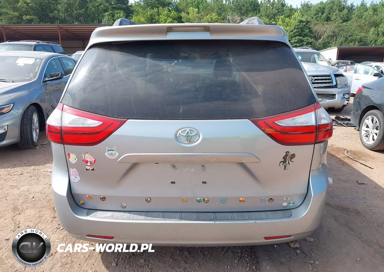 2015 Toyota Sienna Le 8 Passenger VIN:5TDKK3DC2FS557281 - 17