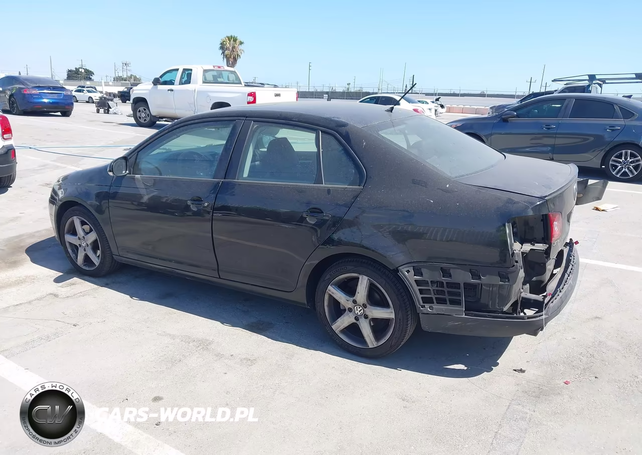 2010 Volkswagen Jetta Limited Edition VIN:3VWRZ7AJ4AM150945 - 3