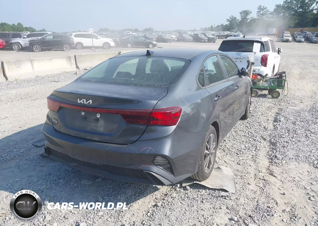 2022 Kia Forte Lxs VIN:3KPF24AD0NE442613 - 4