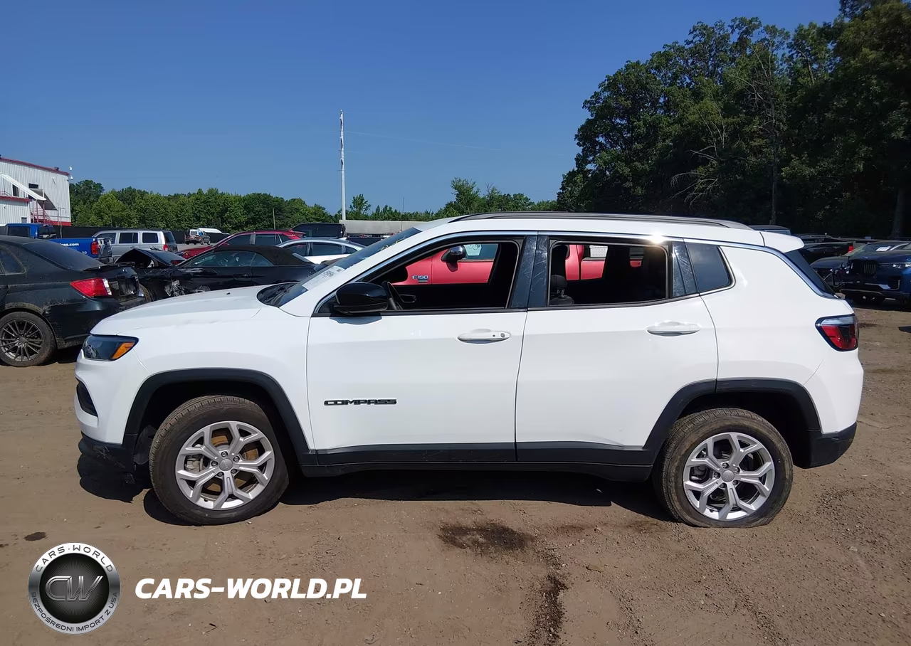 2024 Jeep Compass Latitude 4X4 VIN:3C4NJDBN0RT119542 - 13