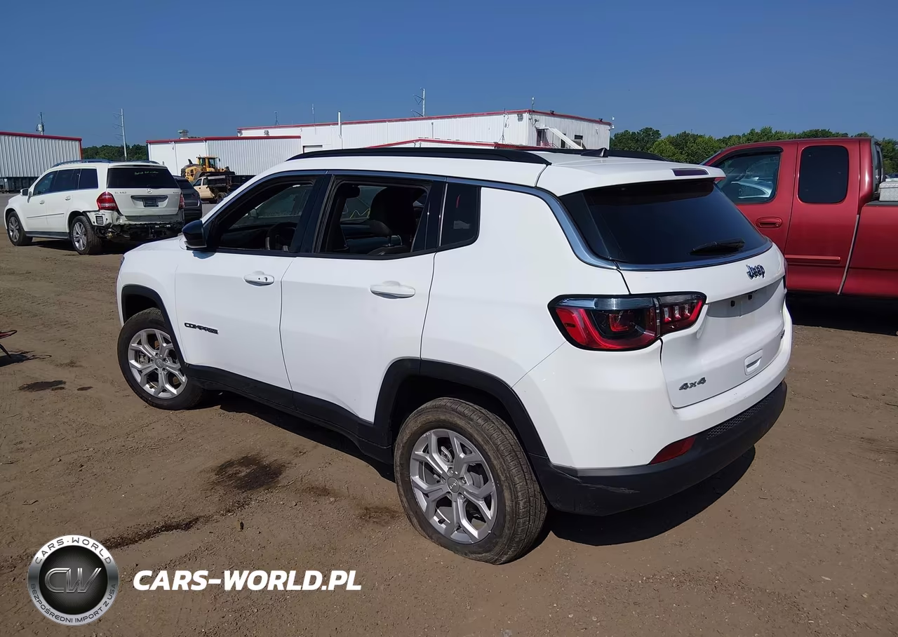 2024 Jeep Compass Latitude 4X4 VIN:3C4NJDBN0RT119542 - 3