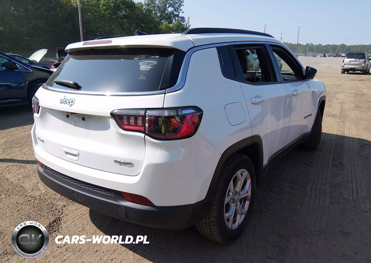 2024 Jeep Compass Latitude 4X4 VIN:3C4NJDBN0RT119542 - 4