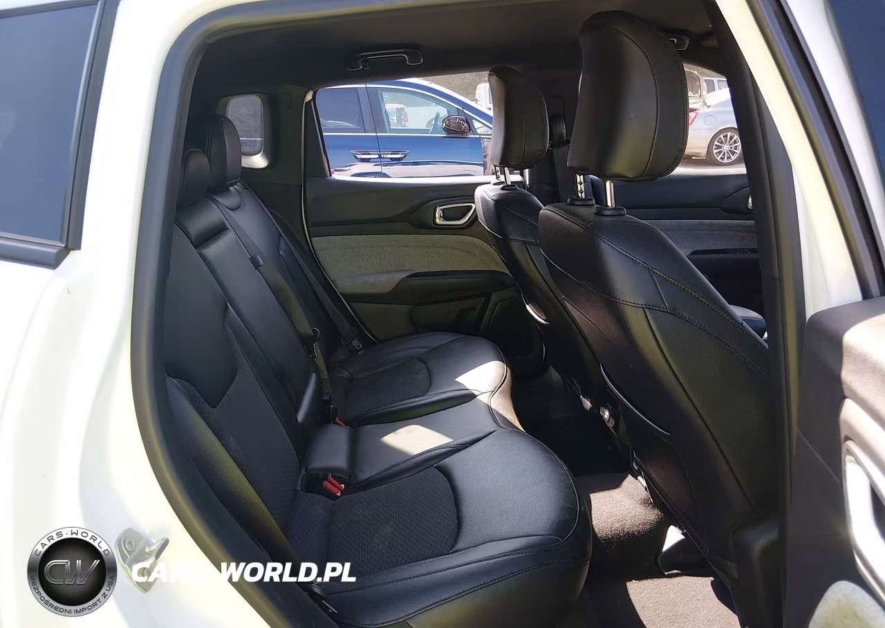 2024 Jeep Compass Latitude 4X4 VIN:3C4NJDBN0RT119542 - 8