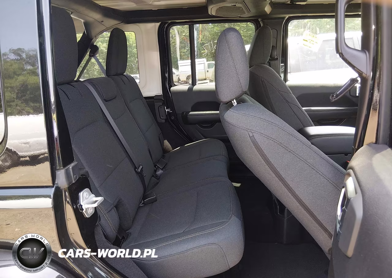 2025 Jeep Wrangler 4-Door Sahara 4X4 VIN:1C4PJXEN4SW591927 - 8