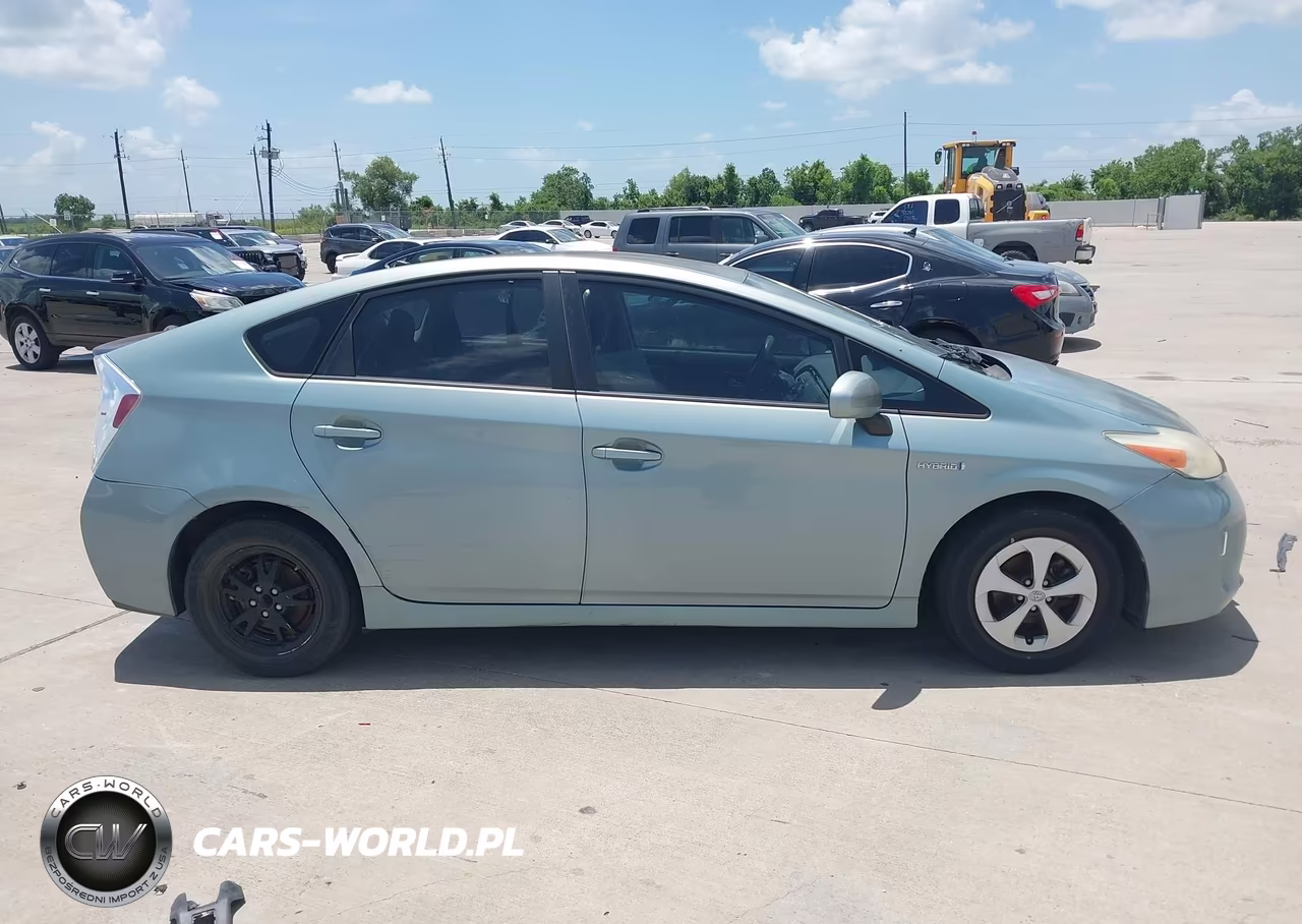 2014 Toyota Prius Two VIN:JTDKN3DU3E1752852 - 13