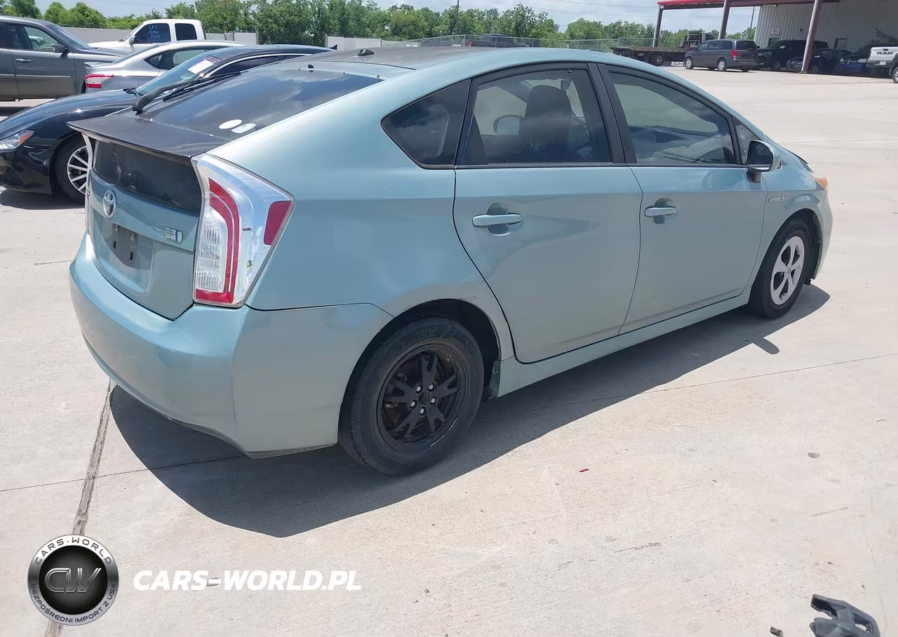 2014 Toyota Prius Two VIN:JTDKN3DU3E1752852 - 4