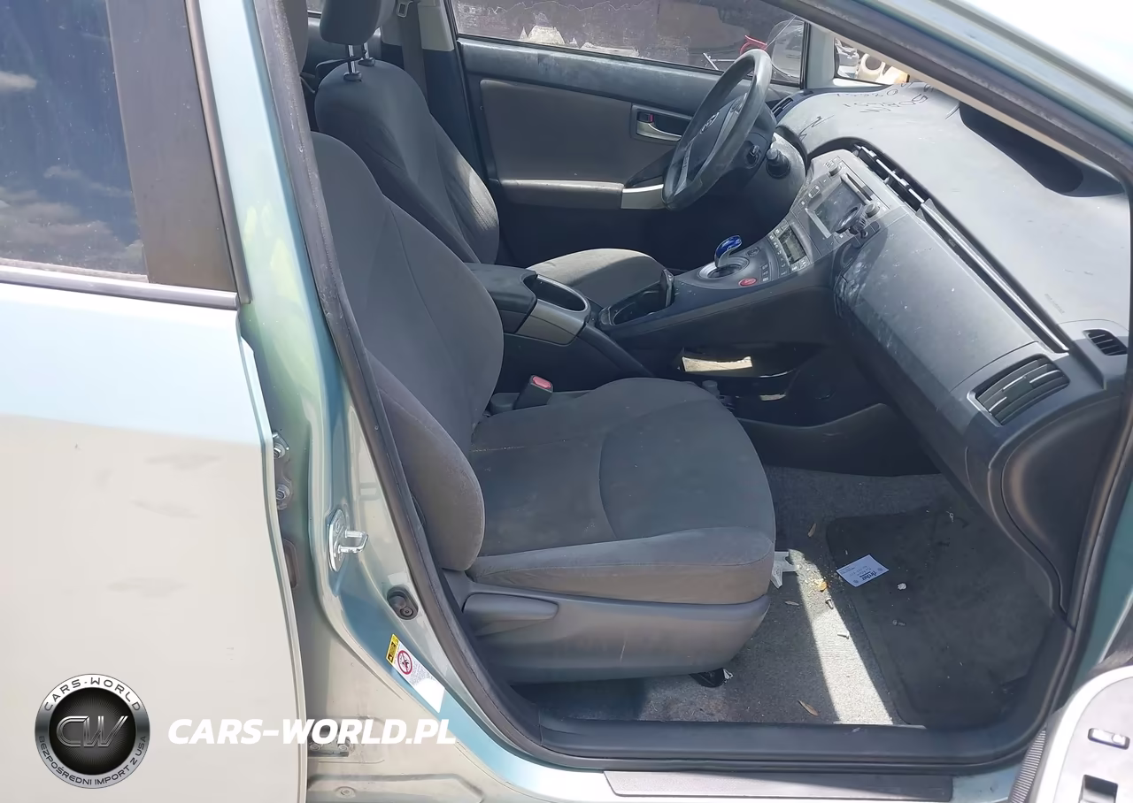 2014 Toyota Prius Two VIN:JTDKN3DU3E1752852 - 5