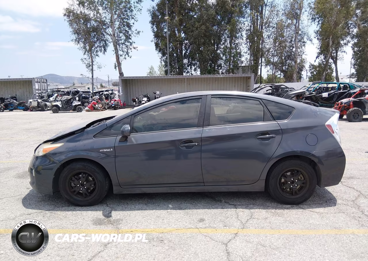 2015 Toyota Prius Two VIN:JTDKN3DU9F1927476 - 17