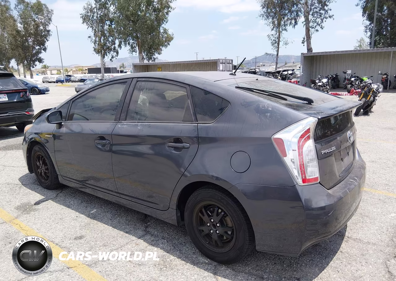 2015 Toyota Prius Two VIN:JTDKN3DU9F1927476 - 3